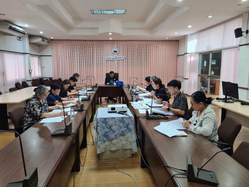 เทศบาลเมืองตราดประชุมหารือแนวทางการโอนเปลี่ยนแปลงเงินจัดสรร กรณีโครงการปรับปรุงถนนแอสฟัลท์ติกคอนกรีต ซอยชัยมงคล 1