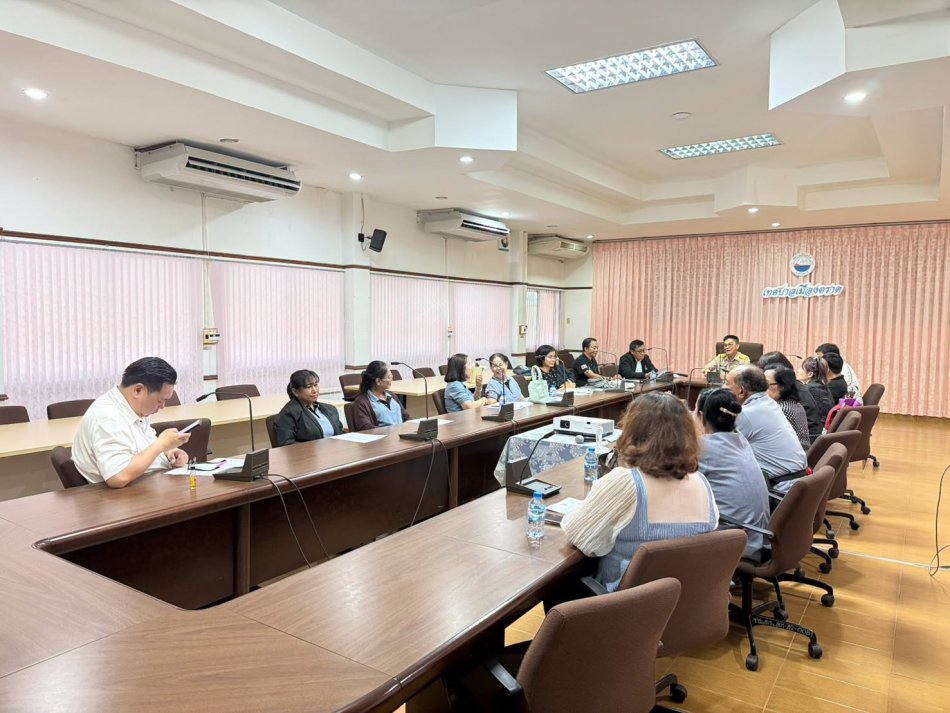 เทศบาลเมืองตราด ประชุมคณะกรรมการชมรมผู้สูงอายุ เตรียมความพร้อมโครงการส่งเสริมคุณภาพชีวิตผู้สูงอายุ
