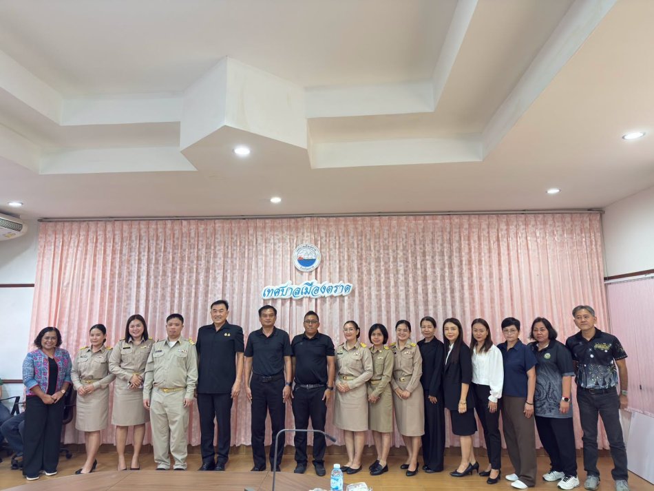 เทศบาลเมืองตราด ต้อนรับพนักงานเทศบาลบรรจุใหม่ 6 ราย สู่ครอบครัวเทศบาลเมืองตราด